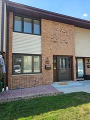 7666 S 88th Court, Justice, IL 60458