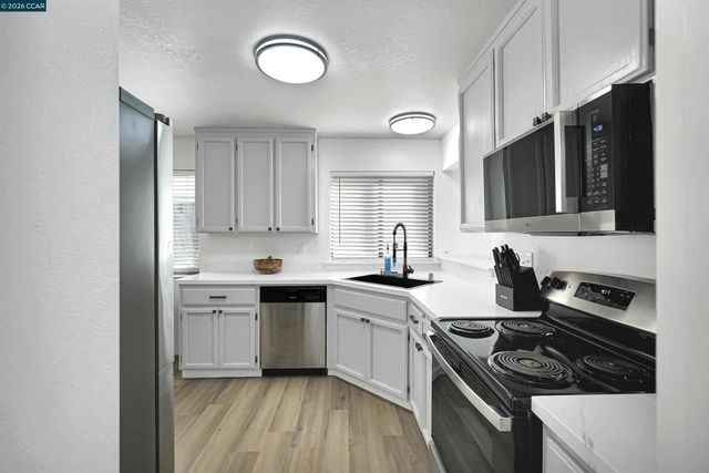 418 Dohrmann Ln, Pinole, CA 94564
