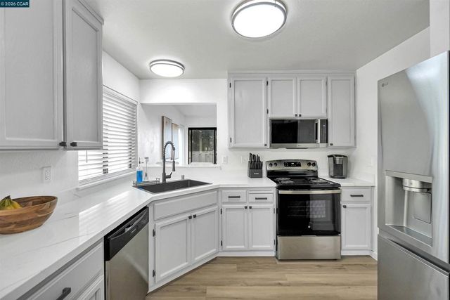 418 Dohrmann Ln, Pinole, CA 94564