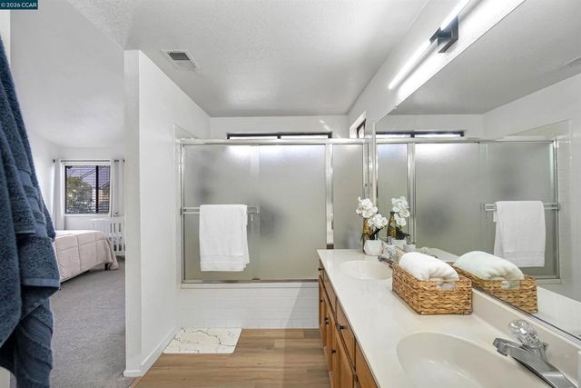 418 Dohrmann Ln, Pinole, CA 94564