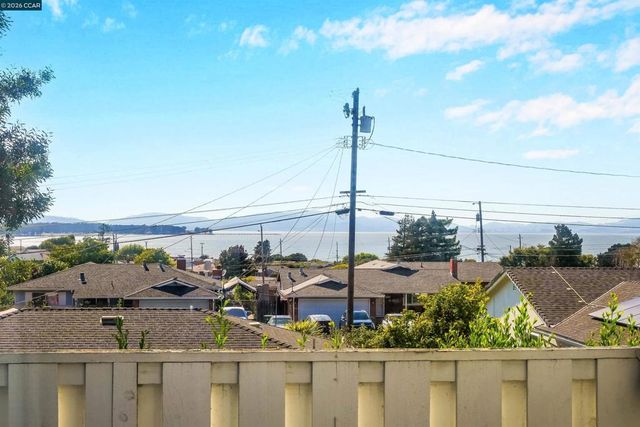 418 Dohrmann Ln, Pinole, CA 94564