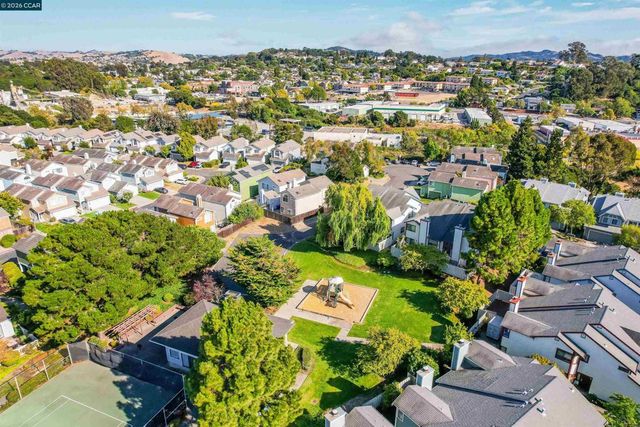 418 Dohrmann Ln, Pinole, CA 94564