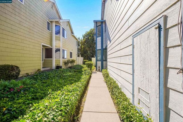 418 Dohrmann Ln, Pinole, CA 94564