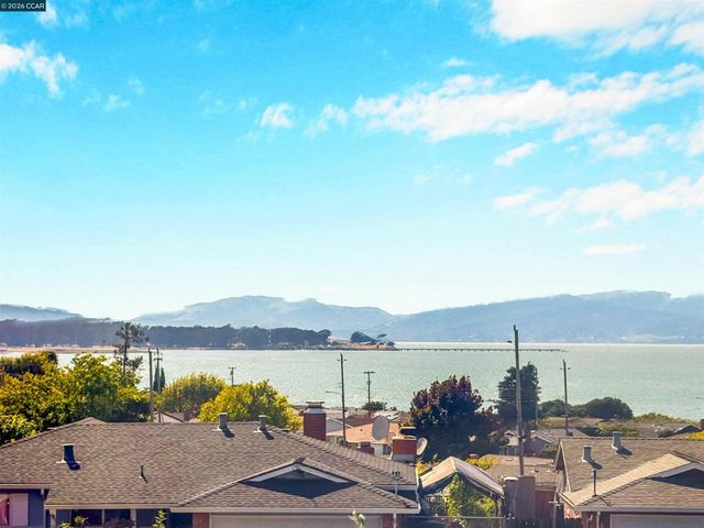 418 Dohrmann Ln, Pinole, CA 94564