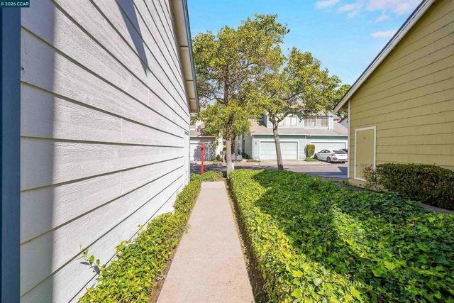 418 Dohrmann Ln, Pinole, CA 94564