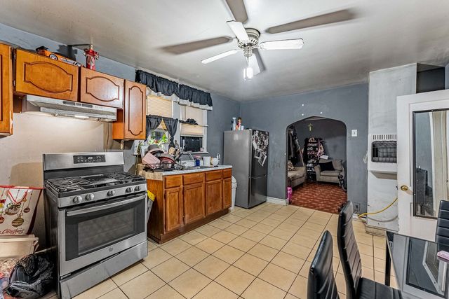 2703 S HILLOCK Avenue, Chicago, IL 60608