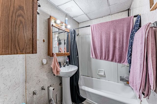 2703 S HILLOCK Avenue, Chicago, IL 60608