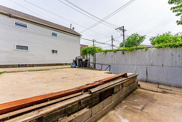 2703 S HILLOCK Avenue, Chicago, IL 60608