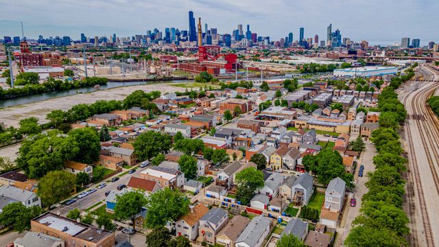 2703 S HILLOCK Avenue, Chicago, IL 60608