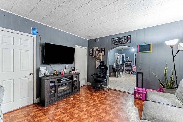 2703 S HILLOCK Avenue, Chicago, IL 60608