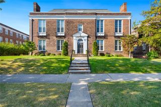 2808 Van Aken Boulevard 1, Cleveland, OH 44120