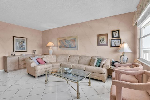 4053 Wolverton C, Boca Raton, FL 33434