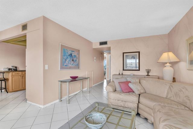 4053 Wolverton C, Boca Raton, FL 33434