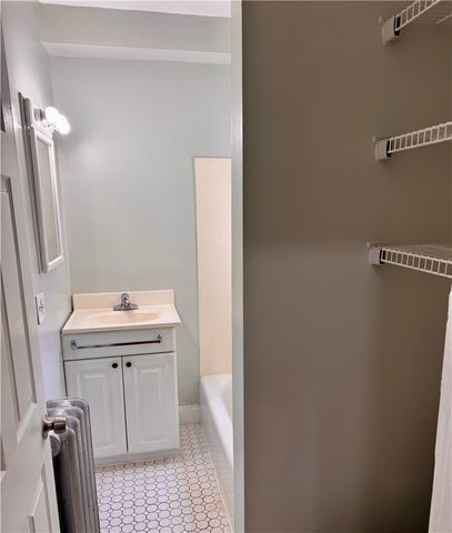 422 Pawtucket Avenue 2, Pawtucket, RI 02860