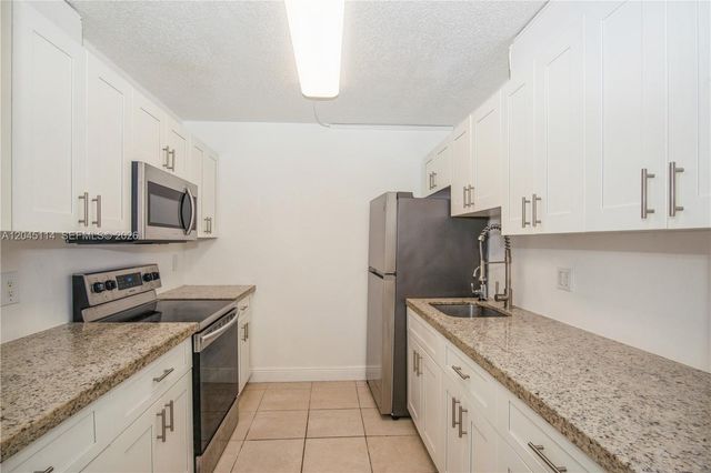 8200 SW 210th Street 111, Cutler Bay, FL 33189