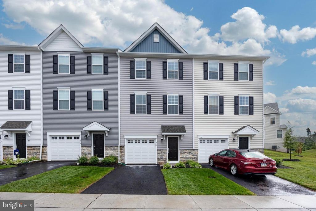 412 RIDGEWOOD DR, Royersford, PA 19468