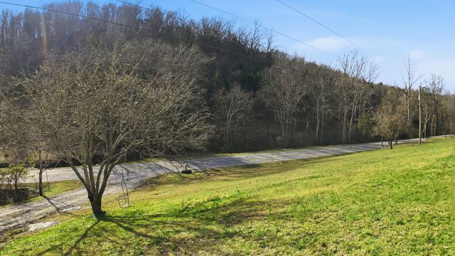 275 Lakeside Dr, Carthage, TN 37030