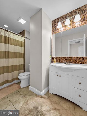 18 DEVON CT, Robbinsville, NJ 08691