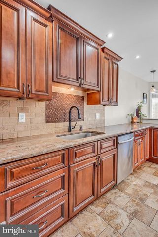 18 DEVON CT, Robbinsville, NJ 08691