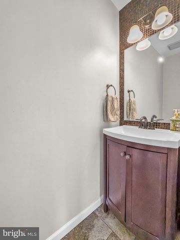 18 DEVON CT, Robbinsville, NJ 08691