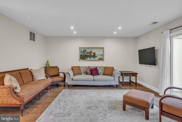 18 DEVON CT, Robbinsville, NJ 08691