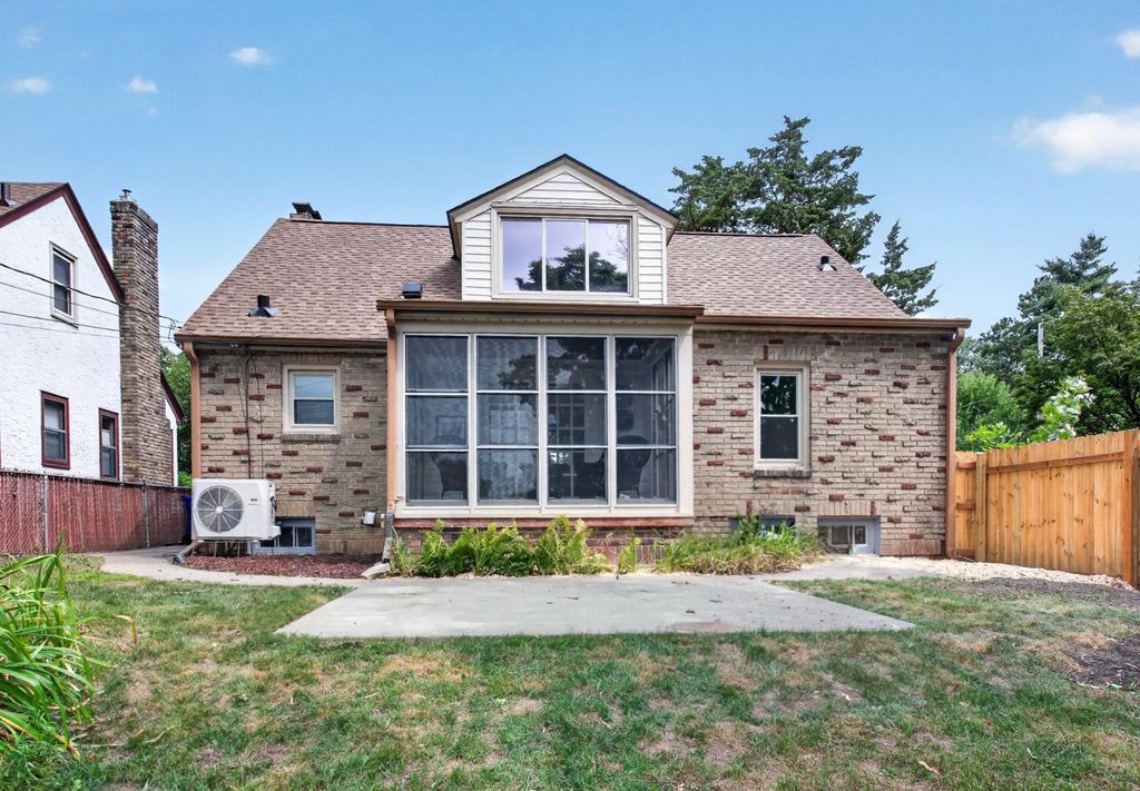 1100 Montana Avenue W, Saint Paul, MN 55108 — photo 2