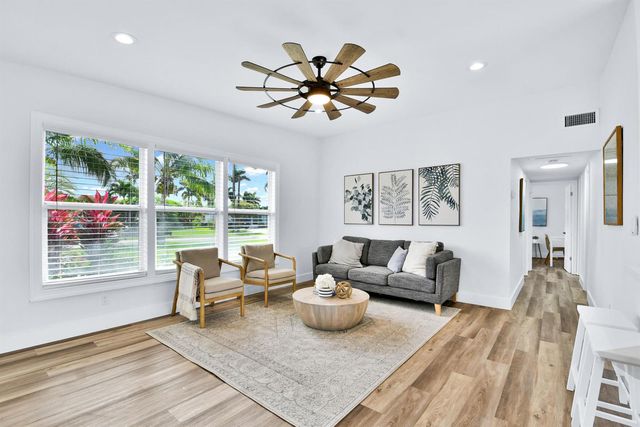 6821 Kingston Drive, Lake Worth, FL 33462