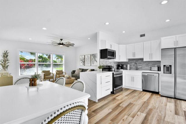 6821 Kingston Drive, Lake Worth, FL 33462