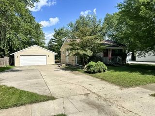 424 Hilltop Road, Ames, IA 50014