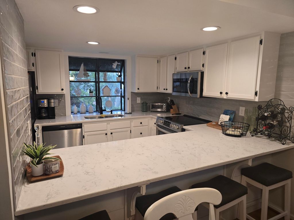 Image 5 of property listing at 761 Summerwind Circle, Edisto Beach, SC 29438