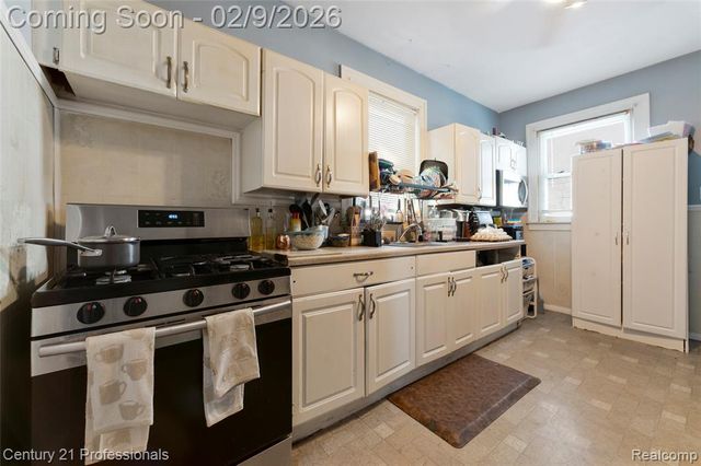 238 Richter St Street, River Rouge, MI 48218