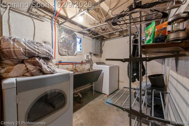 238 Richter St Street, River Rouge, MI 48218