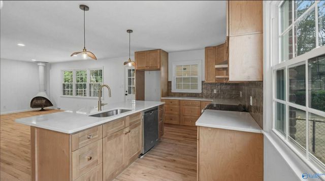 8602 Hickory Hills Lane SE, Huntsville, AL 35802