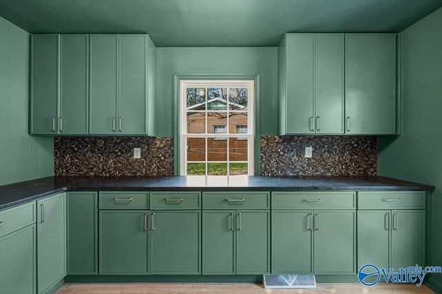 8602 Hickory Hills Lane SE, Huntsville, AL 35802