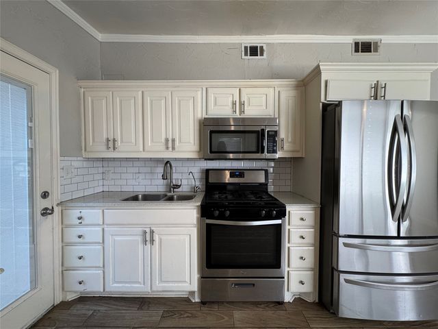 412 Willowbrook Drive, Mesquite, TX 75149