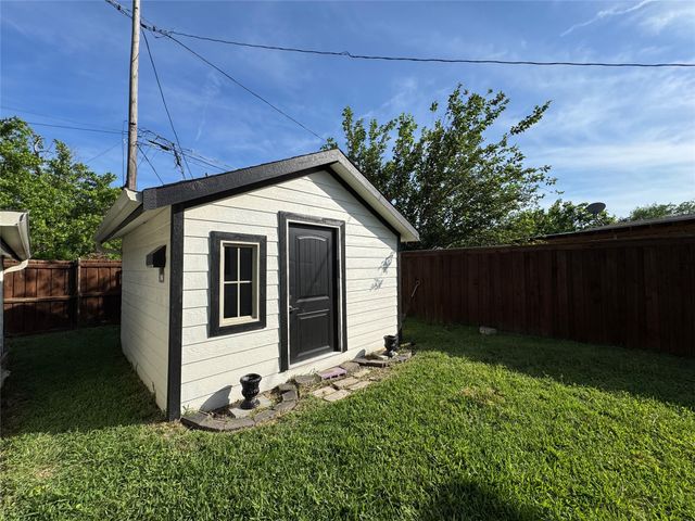 412 Willowbrook Drive, Mesquite, TX 75149