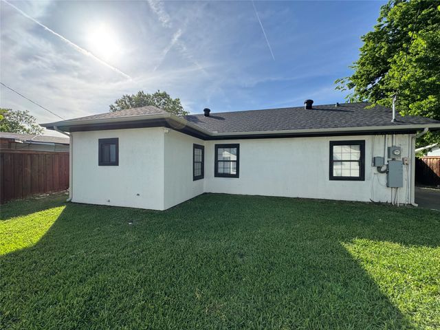 412 Willowbrook Drive, Mesquite, TX 75149