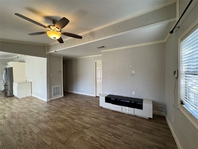 412 Willowbrook Drive, Mesquite, TX 75149