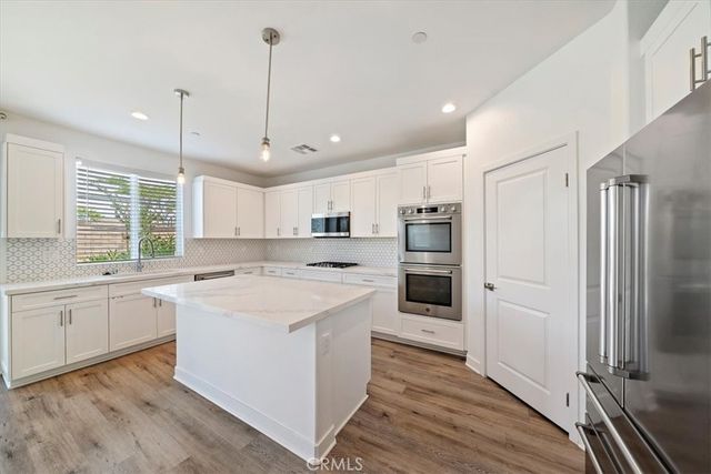433 Harding Circle, Corona, CA 92879