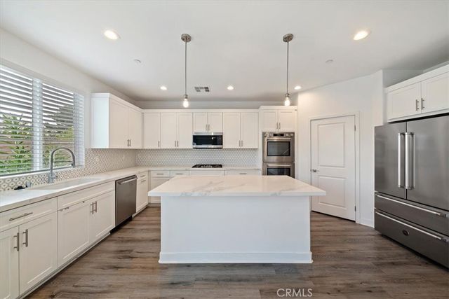 433 Harding Circle, Corona, CA 92879