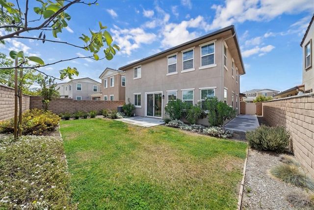 433 Harding Circle, Corona, CA 92879