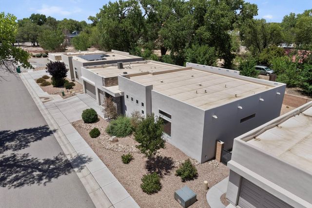 239 Vista Azul Lane NW, Albuquerque, NM 87114
