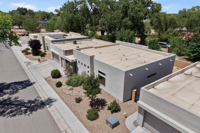 239 Vista Azul Lane NW, Albuquerque, NM 87114