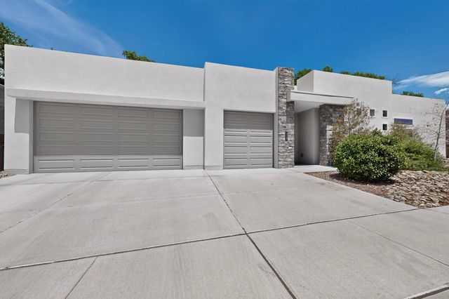 239 Vista Azul Lane NW, Albuquerque, NM 87114