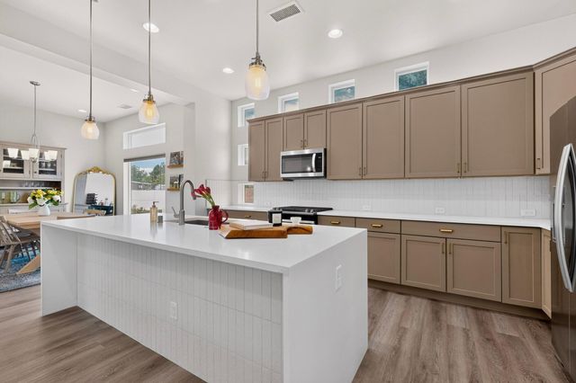 239 Vista Azul Lane NW, Albuquerque, NM 87114