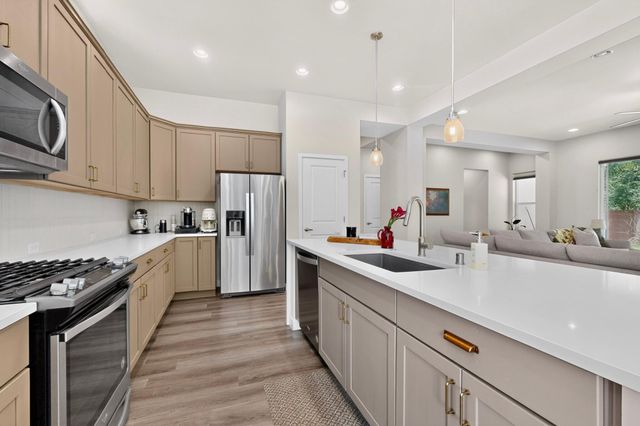 239 Vista Azul Lane NW, Albuquerque, NM 87114