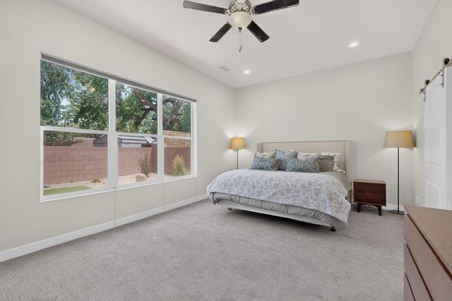 239 Vista Azul Lane NW, Albuquerque, NM 87114