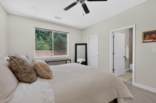 239 Vista Azul Lane NW, Albuquerque, NM 87114