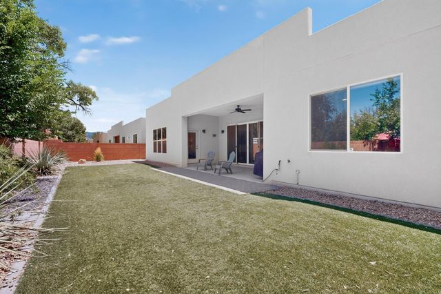 239 Vista Azul Lane NW, Albuquerque, NM 87114
