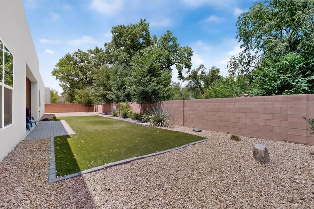 239 Vista Azul Lane NW, Albuquerque, NM 87114